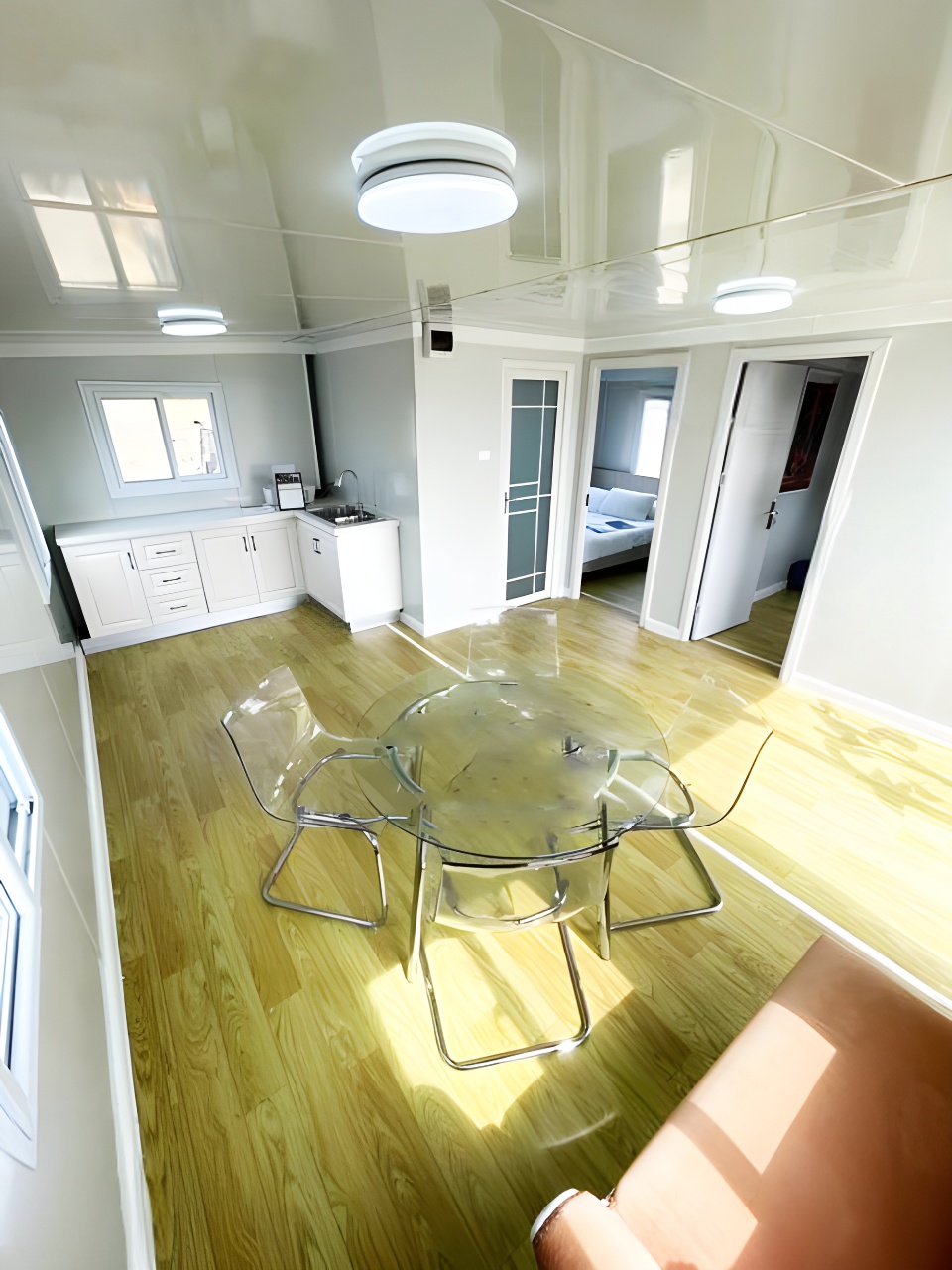work modular interior with table 4